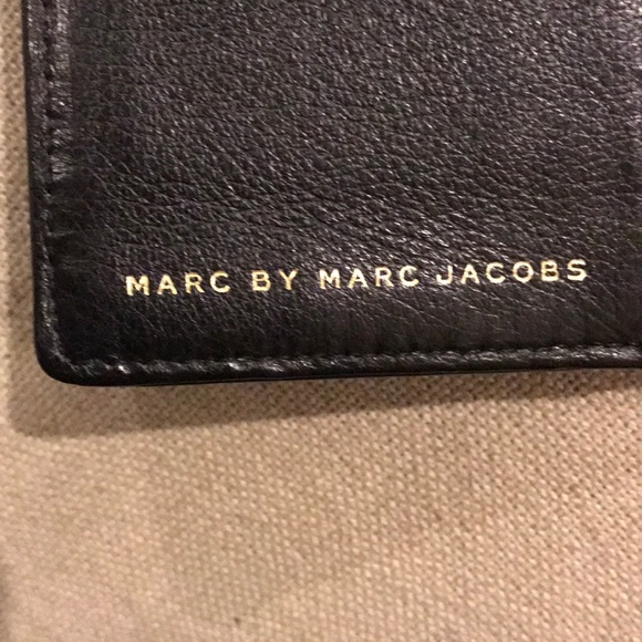 Marc by Marc Jacobs Wallet - gently used condition - Picture 5 of 5